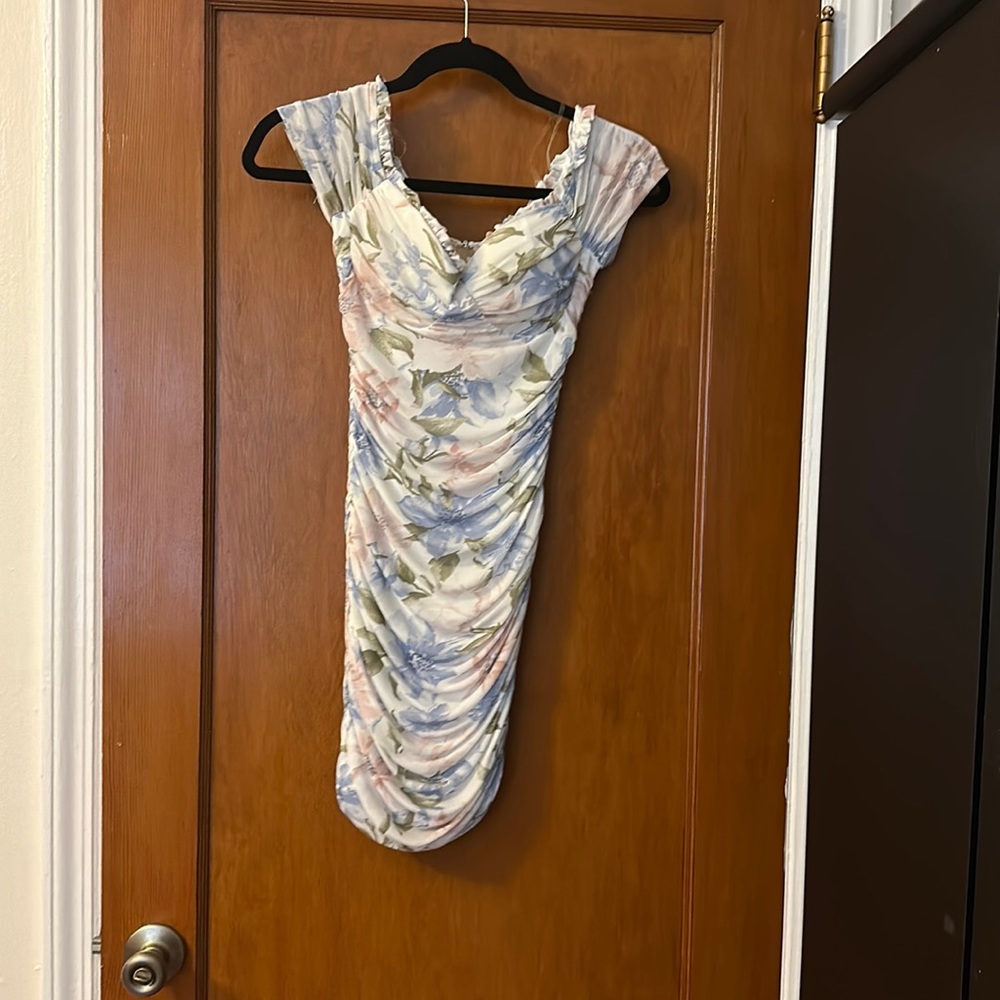 Privy dress Floral size medium- excellent condition, tight fitting